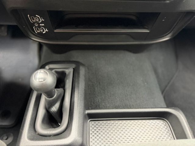 Ram 3500 Vehicle Full-screen Gallery Image 15