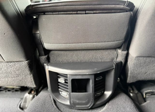 Ram 3500 Vehicle Full-screen Gallery Image 19