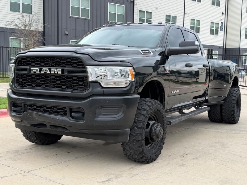 Ram 3500 Vehicle Full-screen Gallery Image 02