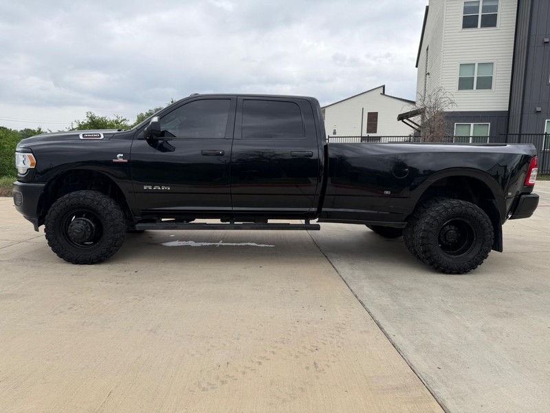 Ram 3500 Vehicle Full-screen Gallery Image 03