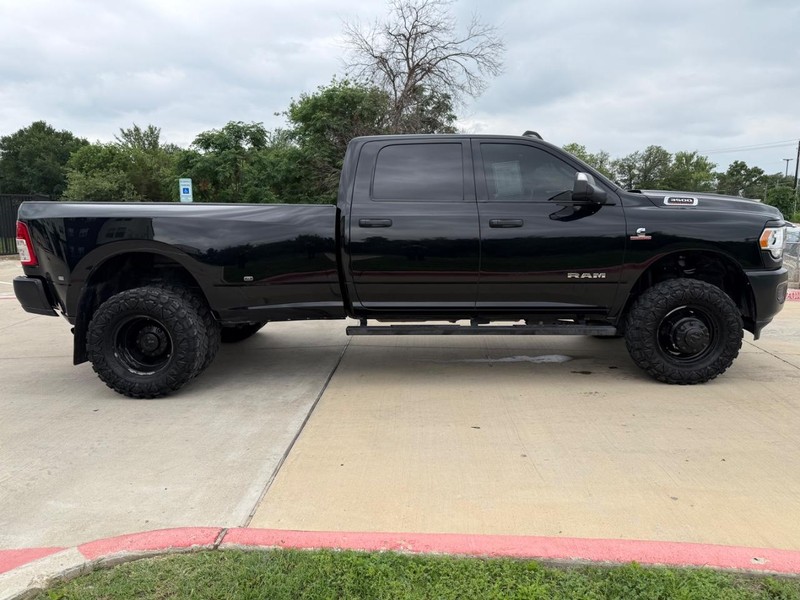 Ram 3500 Vehicle Full-screen Gallery Image 07