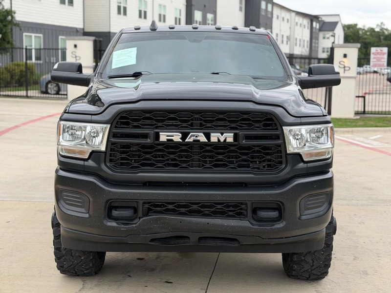 Ram 3500 Vehicle Full-screen Gallery Image 09