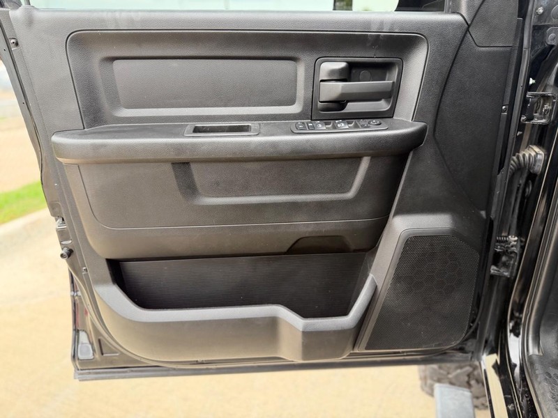 Ram 3500 Vehicle Full-screen Gallery Image 10