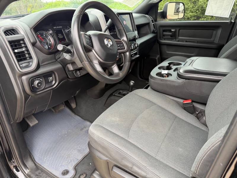 Ram 3500 Vehicle Full-screen Gallery Image 11