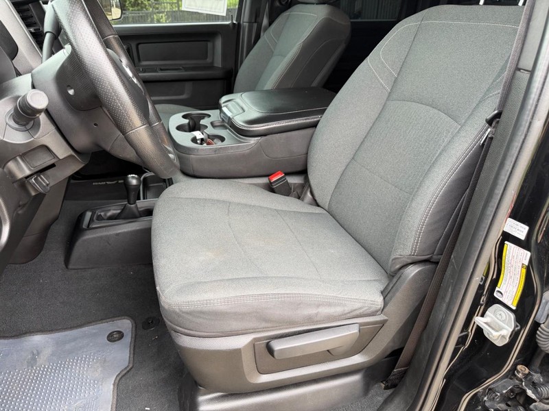 Ram 3500 Vehicle Full-screen Gallery Image 12