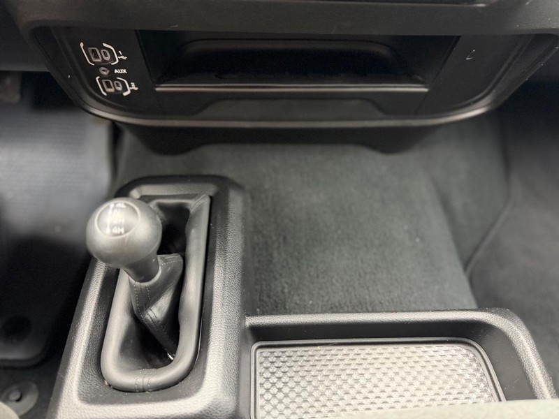 Ram 3500 Vehicle Full-screen Gallery Image 15