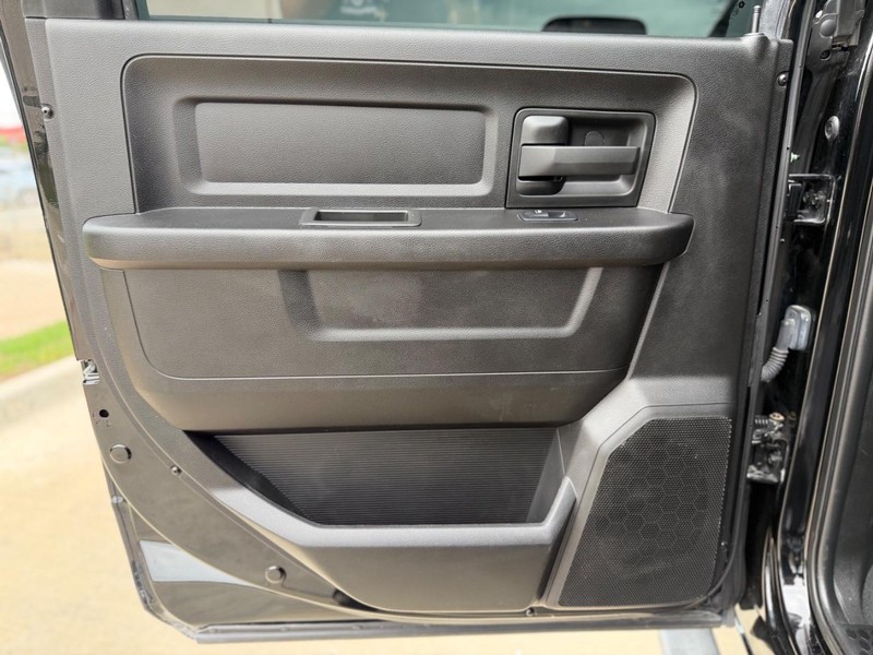 Ram 3500 Vehicle Full-screen Gallery Image 16