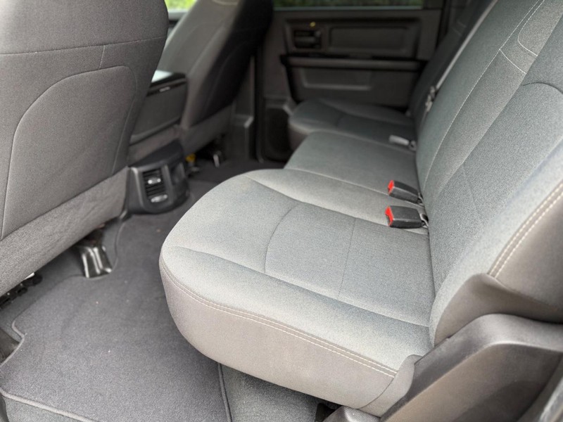 Ram 3500 Vehicle Full-screen Gallery Image 17