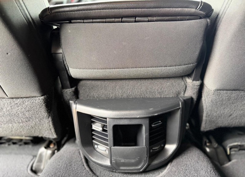 Ram 3500 Vehicle Full-screen Gallery Image 19