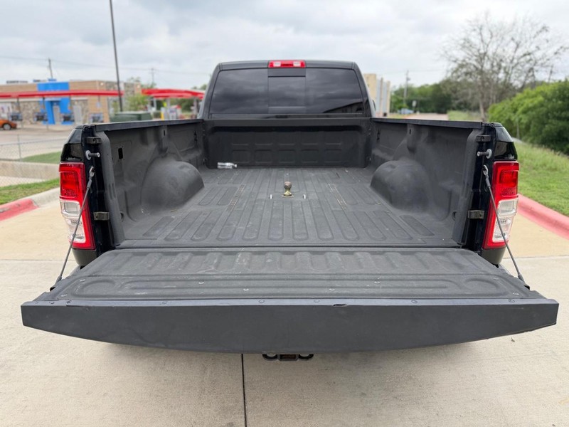 Ram 3500 Vehicle Full-screen Gallery Image 21