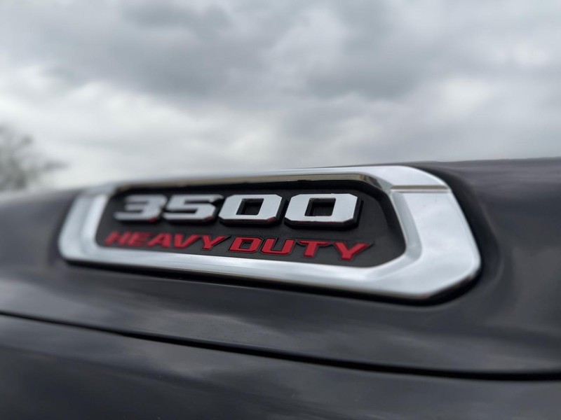 Ram 3500 Vehicle Full-screen Gallery Image 23