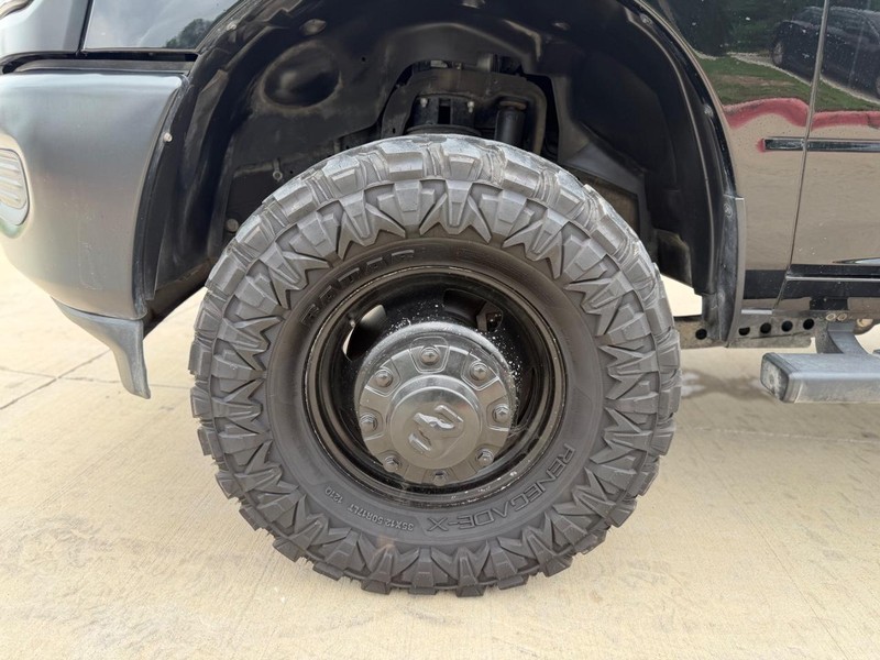 Ram 3500 Vehicle Full-screen Gallery Image 24