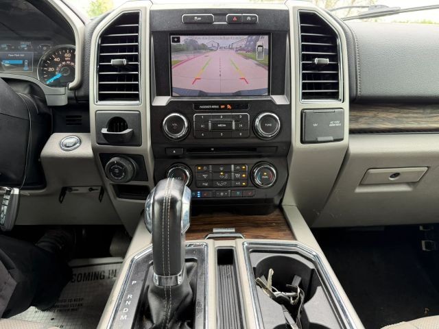 Ford F-150 Vehicle Full-screen Gallery Image 15