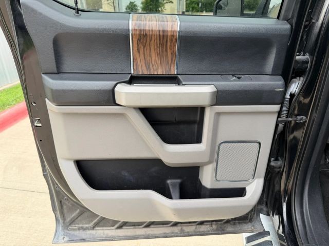 Ford F-150 Vehicle Full-screen Gallery Image 16