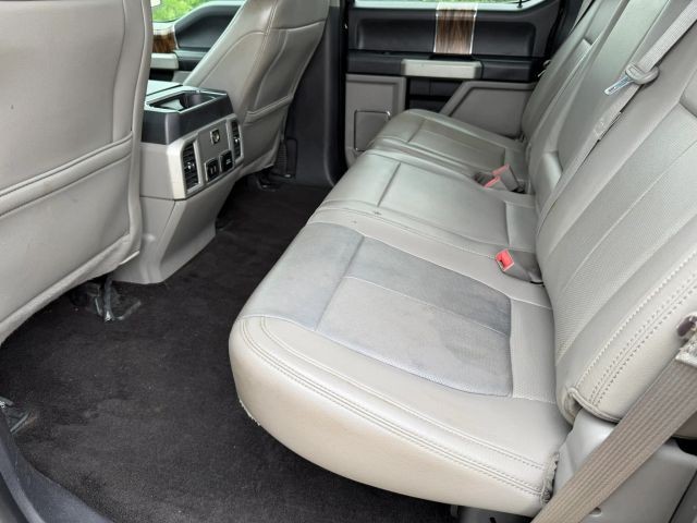 Ford F-150 Vehicle Full-screen Gallery Image 17