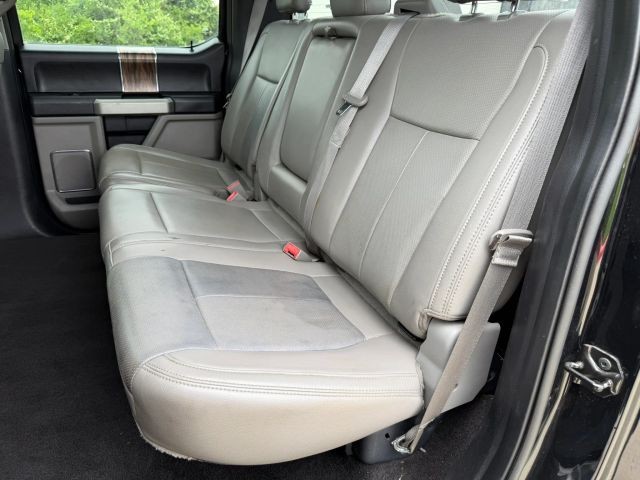 Ford F-150 Vehicle Full-screen Gallery Image 18