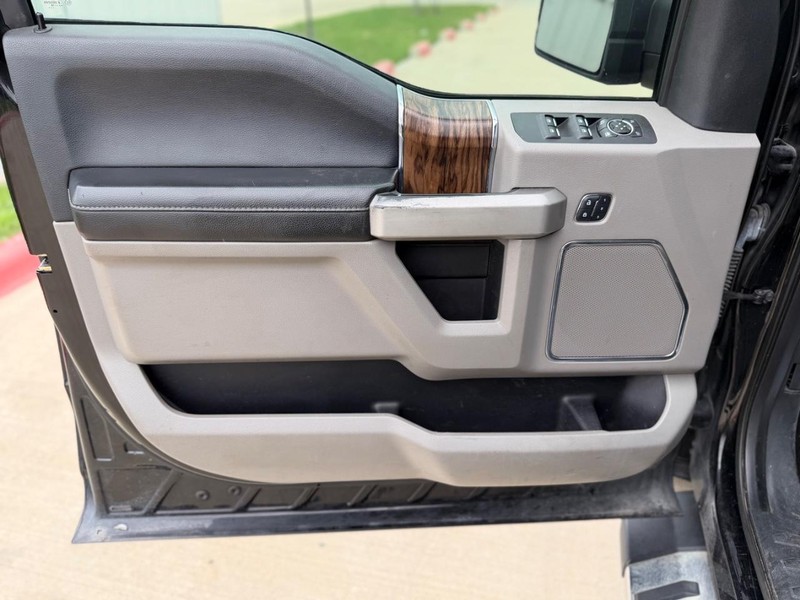 Ford F-150 Vehicle Full-screen Gallery Image 10