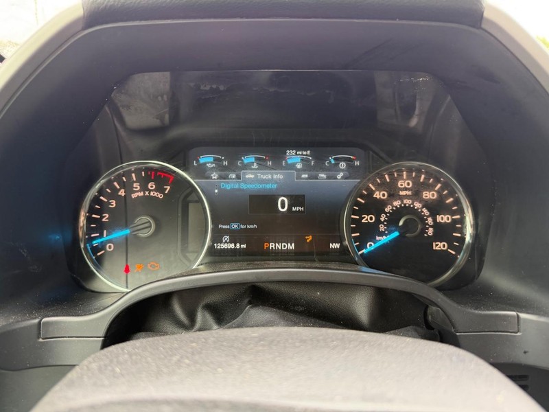 Ford F-150 Vehicle Full-screen Gallery Image 13