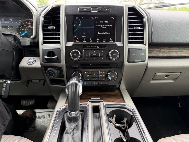 Ford F-150 Vehicle Full-screen Gallery Image 14