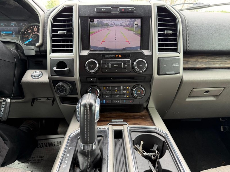 Ford F-150 Vehicle Full-screen Gallery Image 15