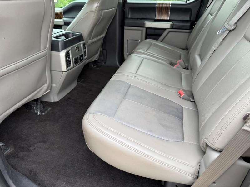 Ford F-150 Vehicle Full-screen Gallery Image 17