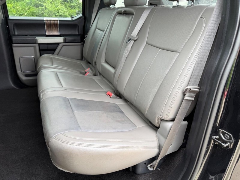 Ford F-150 Vehicle Full-screen Gallery Image 18