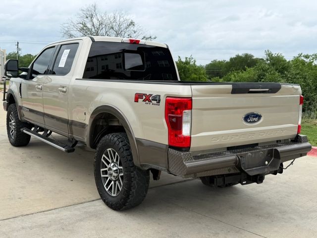 Ford Super Duty F-250 SRW Vehicle Full-screen Gallery Image 04