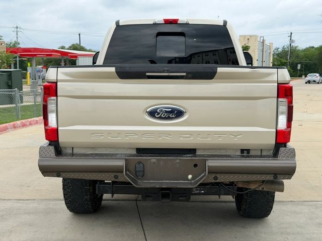 Ford Super Duty F-250 SRW Vehicle Full-screen Gallery Image 05
