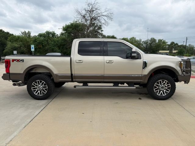 Ford Super Duty F-250 SRW Vehicle Full-screen Gallery Image 07
