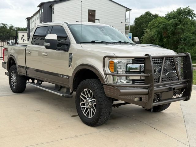 Ford Super Duty F-250 SRW Vehicle Full-screen Gallery Image 08