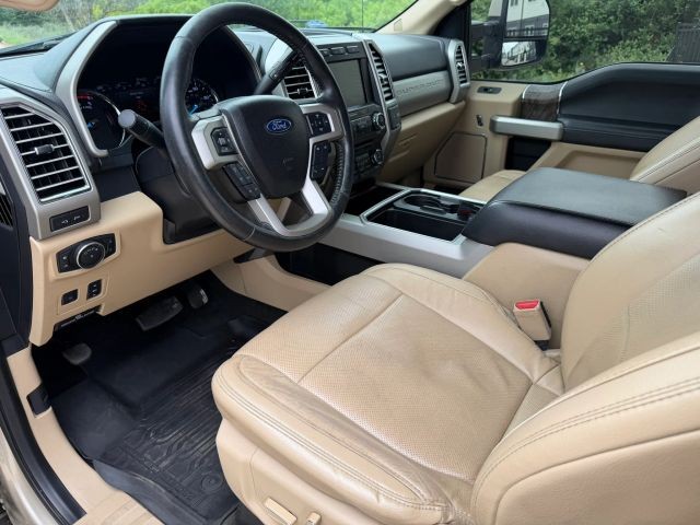 Ford Super Duty F-250 SRW Vehicle Full-screen Gallery Image 11