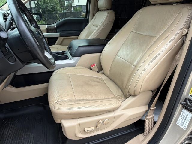 Ford Super Duty F-250 SRW Vehicle Full-screen Gallery Image 12