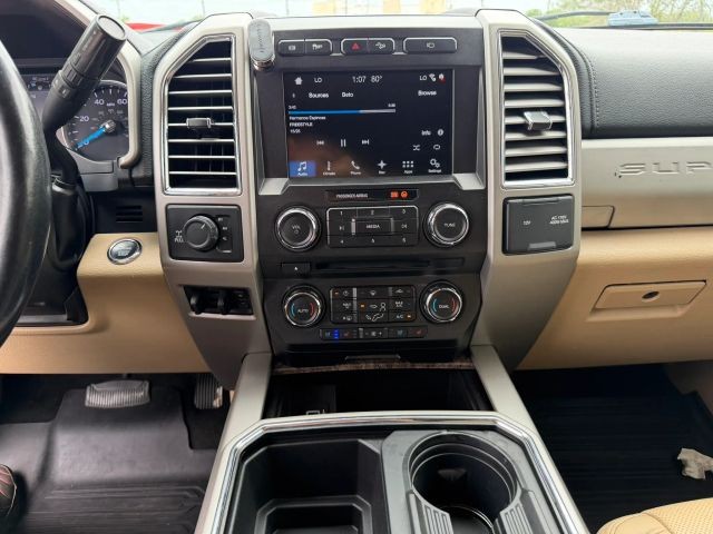 Ford Super Duty F-250 SRW Vehicle Full-screen Gallery Image 14