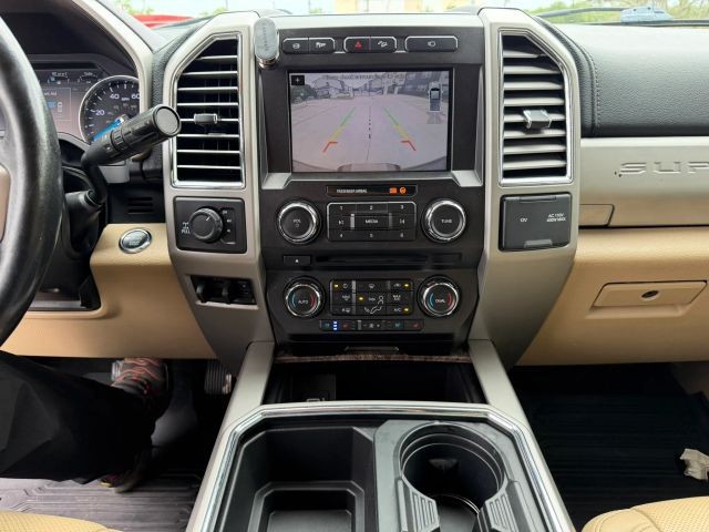 Ford Super Duty F-250 SRW Vehicle Full-screen Gallery Image 15