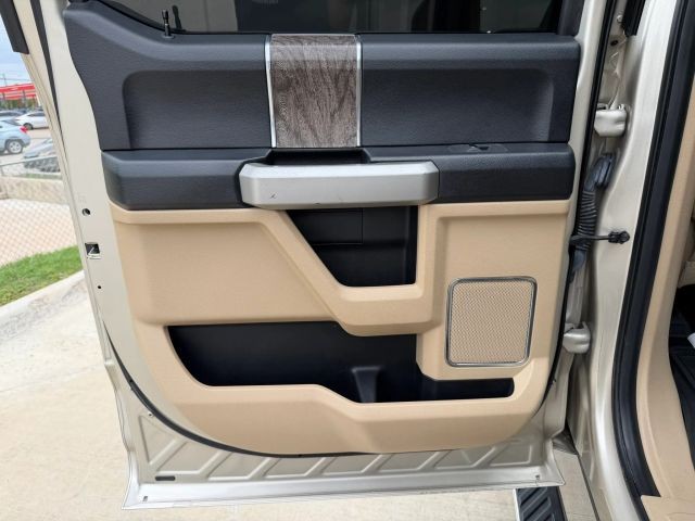 Ford Super Duty F-250 SRW Vehicle Full-screen Gallery Image 16