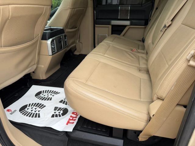 Ford Super Duty F-250 SRW Vehicle Full-screen Gallery Image 17