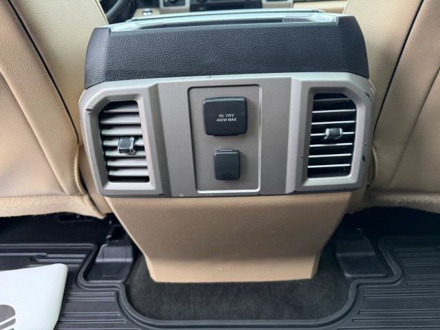 Ford Super Duty F-250 SRW Vehicle Full-screen Gallery Image 19