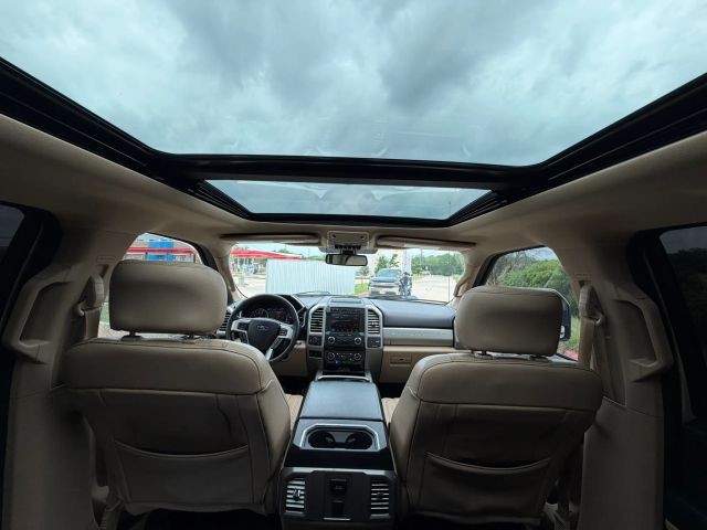 Ford Super Duty F-250 SRW Vehicle Full-screen Gallery Image 21