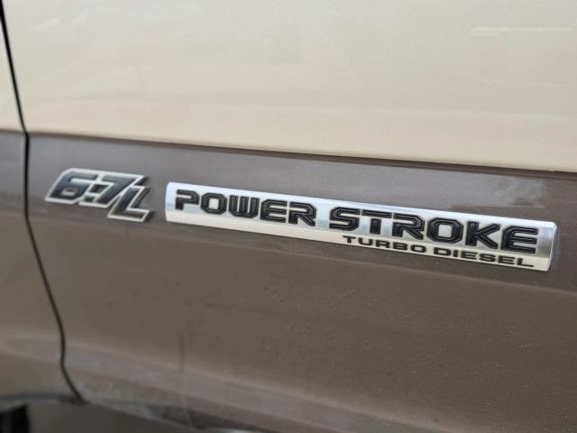 Ford Super Duty F-250 SRW Vehicle Full-screen Gallery Image 22