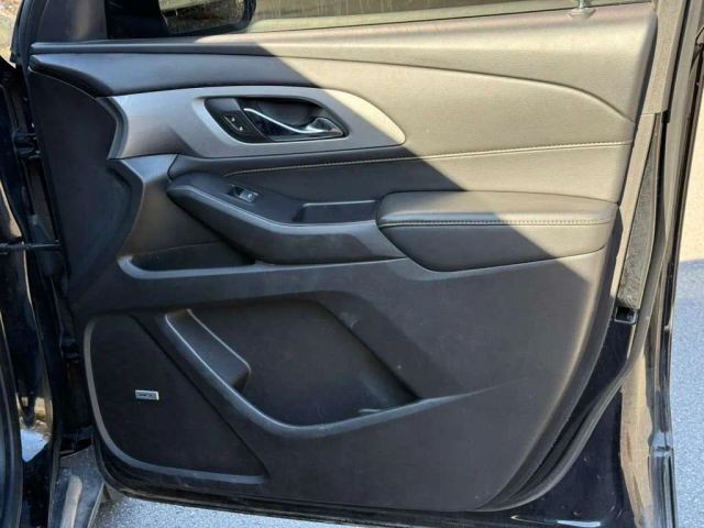 Chevrolet Traverse Vehicle Full-screen Gallery Image 16