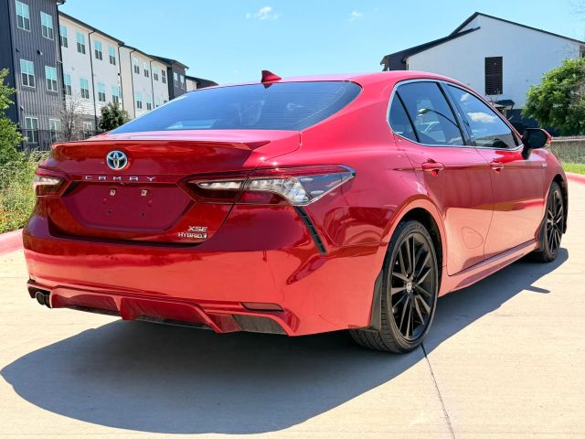 Toyota Camry Hybrid Vehicle Full-screen Gallery Image 06