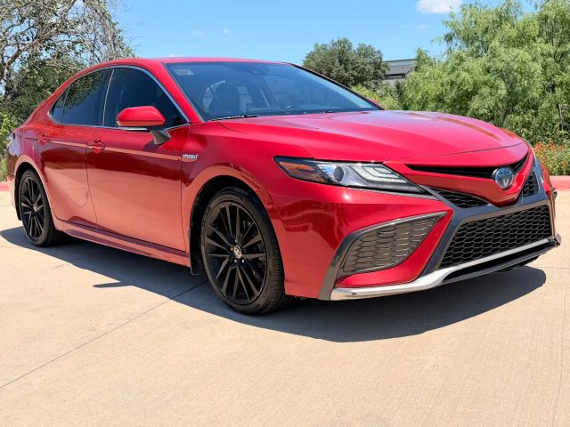 Toyota Camry Hybrid Vehicle Full-screen Gallery Image 08