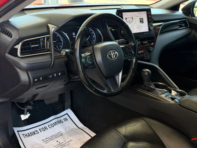 Toyota Camry Hybrid Vehicle Full-screen Gallery Image 11