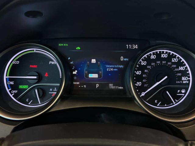 Toyota Camry Hybrid Vehicle Full-screen Gallery Image 16