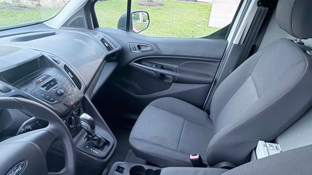 Ford Transit Connect Vehicle Full-screen Gallery Image 07