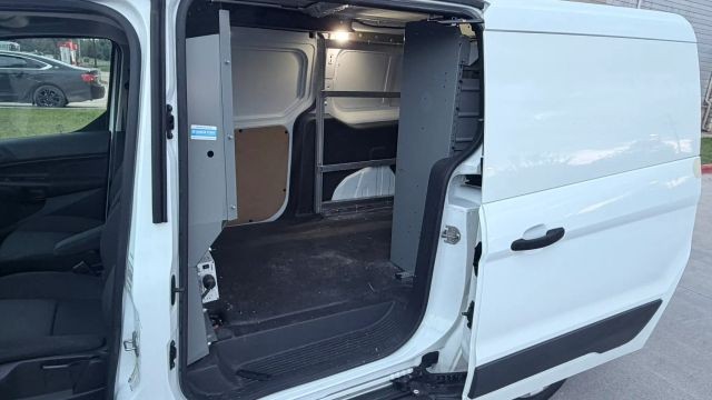 Ford Transit Connect Vehicle Full-screen Gallery Image 10