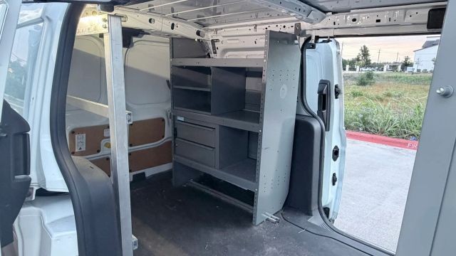 Ford Transit Connect Vehicle Full-screen Gallery Image 11