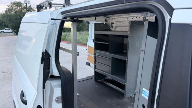 Ford Transit Connect Vehicle Full-screen Gallery Image 12