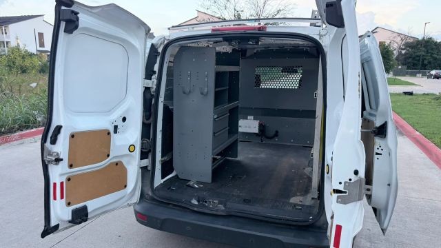 Ford Transit Connect Vehicle Full-screen Gallery Image 13