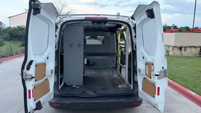 Ford Transit Connect Vehicle Full-screen Gallery Image 14